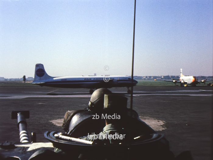 Panzer am Flughafen Tempelhof, Berlin 1961