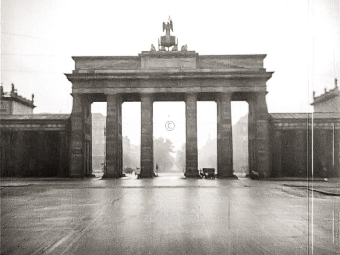 Brandenburger Tor in Berlin 1930