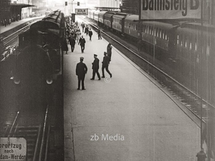 Bahnhof in Berlin 1930