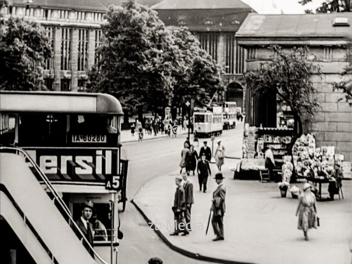 Straßenverkehr in Berlin 1930