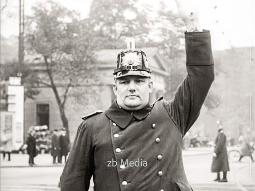 Traffic policeman in Berlin 1930