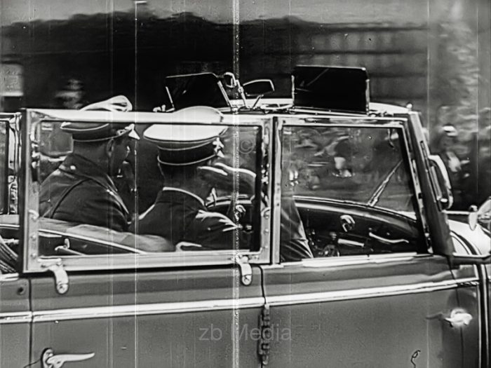 Hitler in Kommandeurswagen 1939