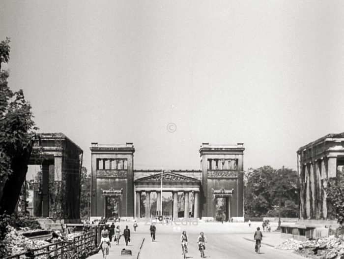 Königsplatz München Mai 1945