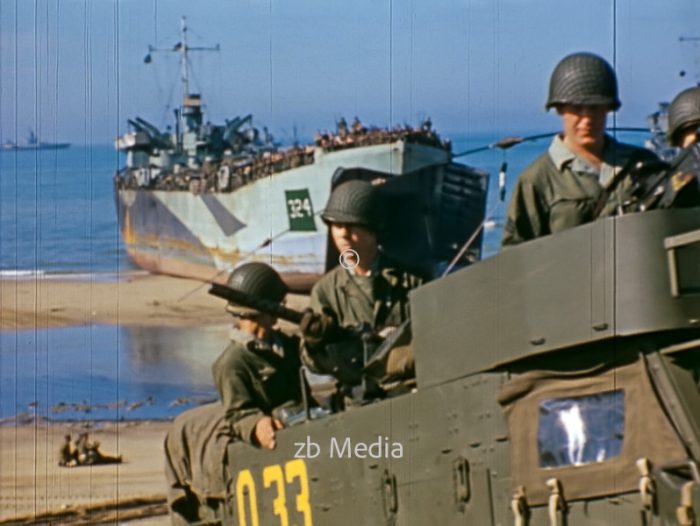 Halbkettenfahrzeug am Strand, D-Day 1944