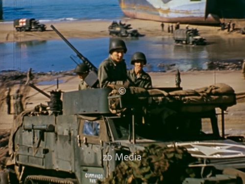 Halbkettenfahrzeug am Strand, D-Day 1944