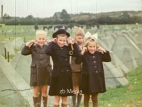 Kinder am Westwall bei Aachen 1944