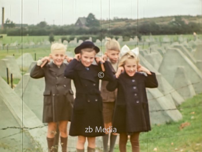 Kinder am Westwall bei Aachen 1944