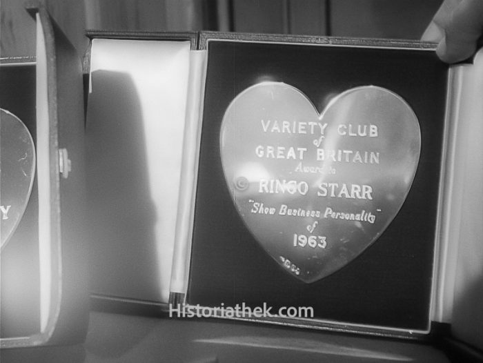 Auszeichnung Ringo Starr Variety Club 1964