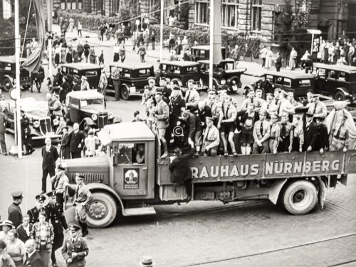 Reichsparteitag 1937 NS-Anhänger auf LKW