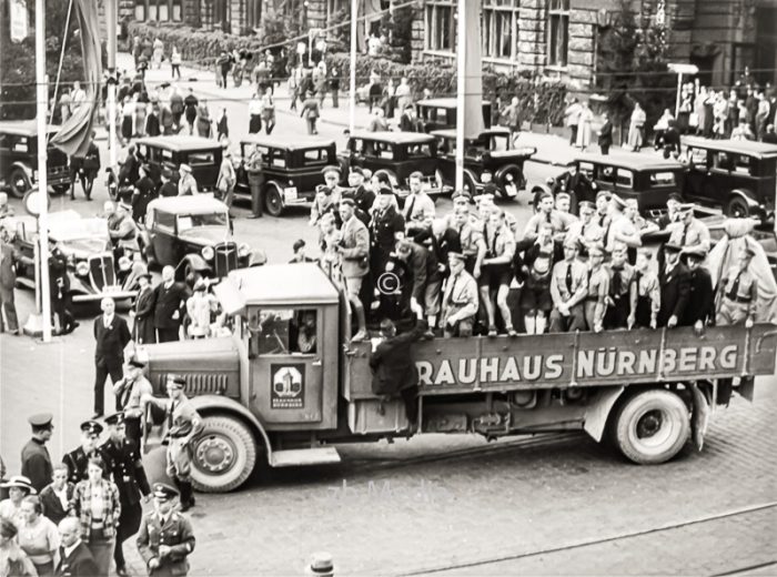 Reichsparteitag 1937 NS-Anhänger auf LKW