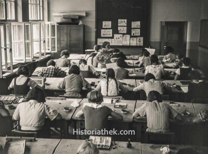 Deutschland 1937. Zinnowaldschule in Berlin.