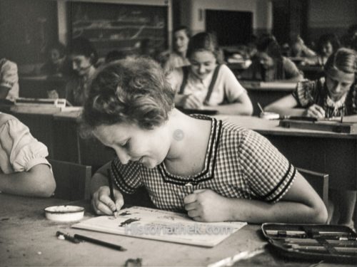 Deutschland 1937. Zinnowaldschule in Berlin.