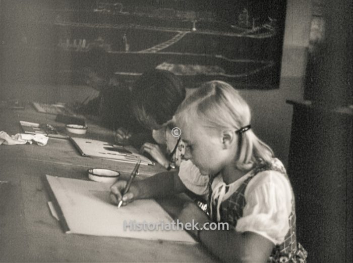 Deutschland 1937. Zinnowaldschule in Berlin.