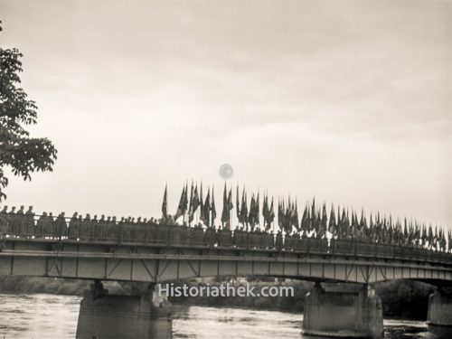 Deutschland 1937, Umzug auf Brücke