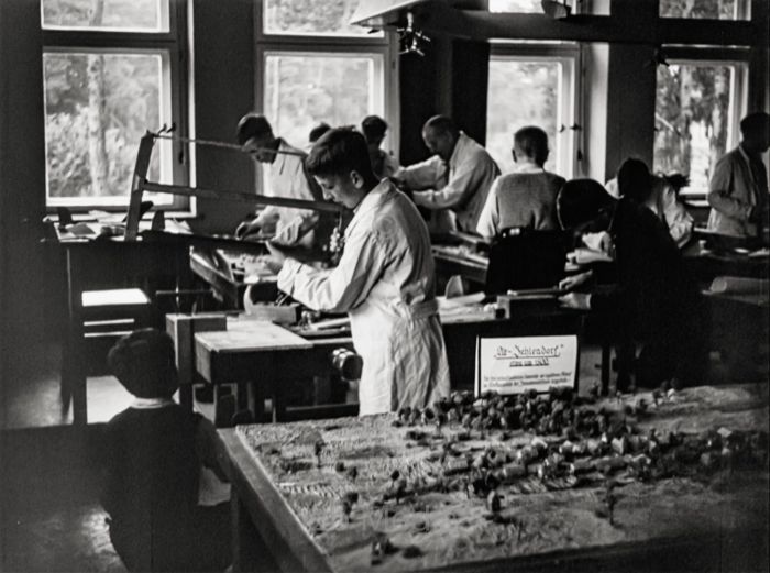 Deutschland 1937. Zinnowaldschule in Berlin