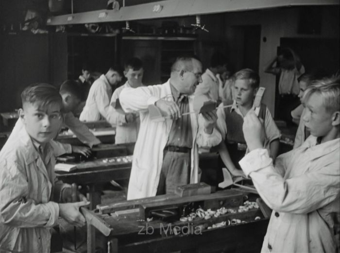 Deutschland 1937. Zinnowaldschule in Berlin