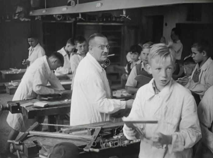 Deutschland 1937. Zinnowaldschule in Berlin