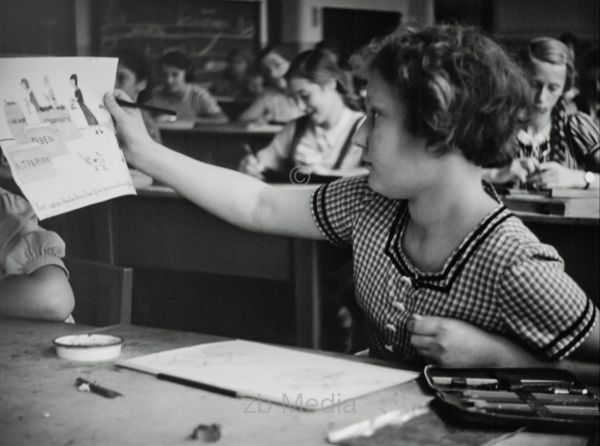 Deutschland 1937. Zinnowaldschule in Berlin.