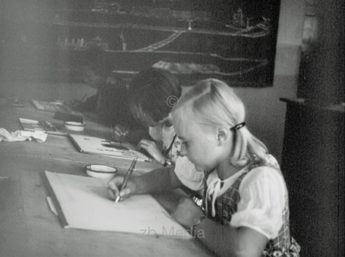 Deutschland 1937. Zinnowaldschule in Berlin.