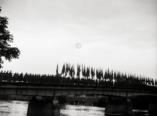 Deutschland 1937, Umzug auf Brücke