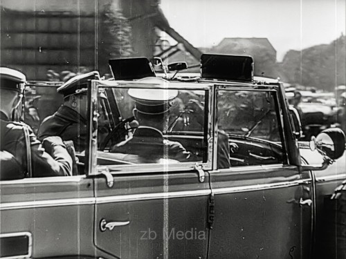 Hitler in Kommandeurswagen 1939