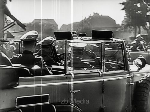 Hitler in Kommandeurswagen 1939