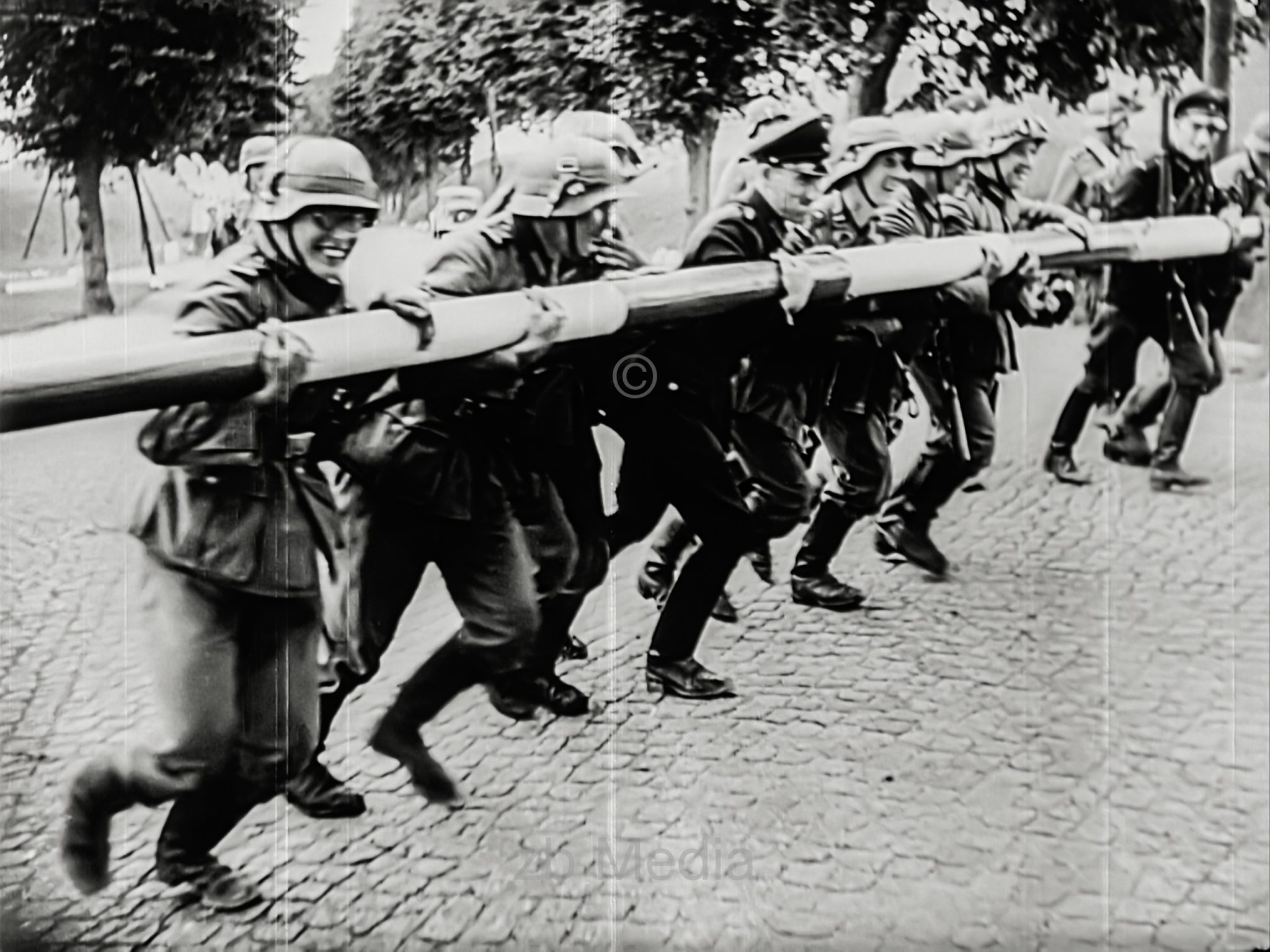 Attack on Poland 1939 - Video - Historiathek