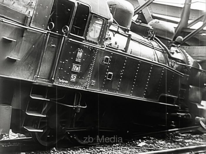 Kriegsbeginn 1939 - zerstörter Zug