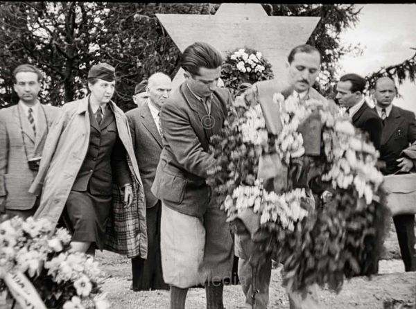 Gedenkfeier, KZ Dachau Mai 1946