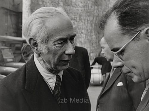 Theodor Heuss mit Journalisten 1945