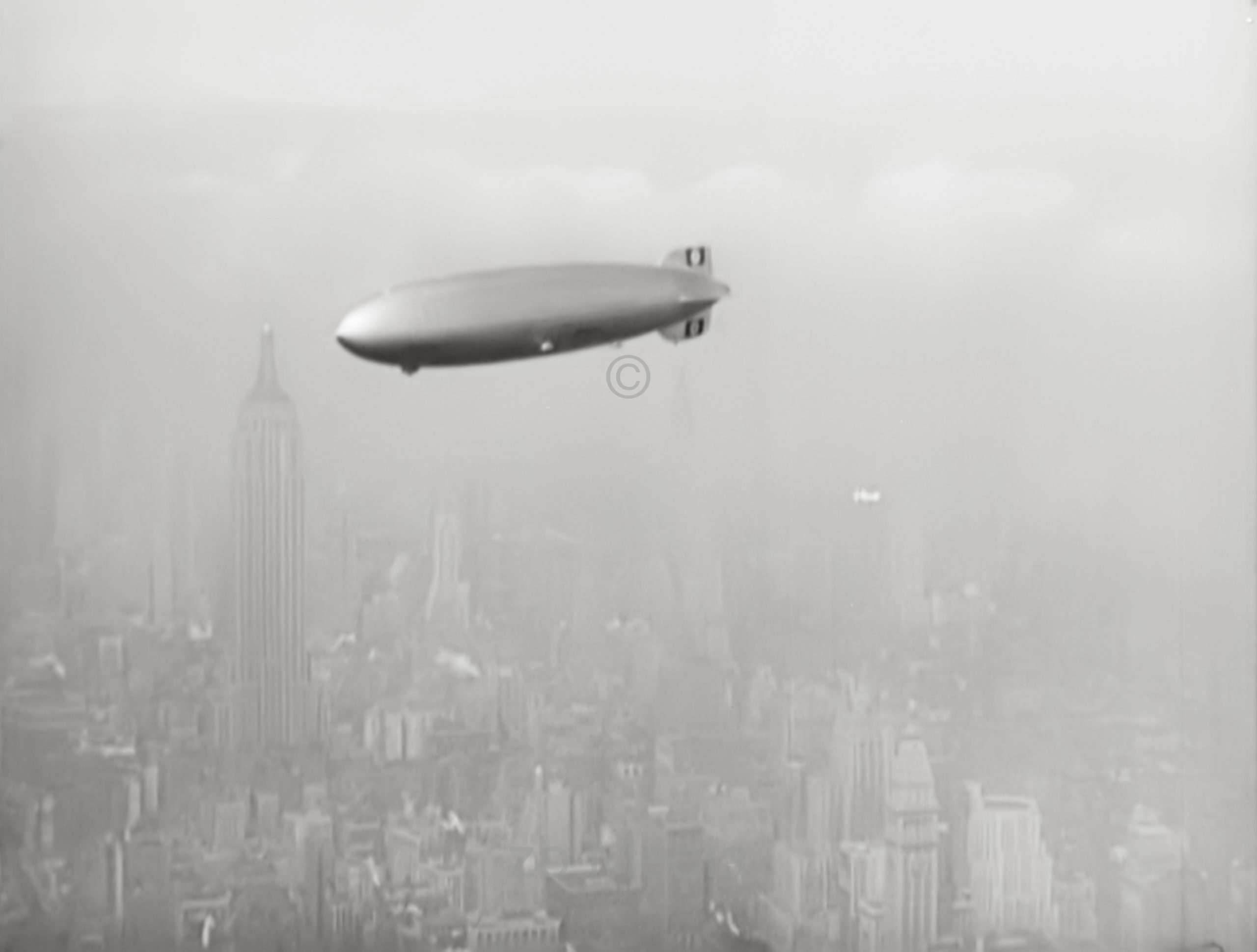 Luftschiff Hindenburg Flug über New York 1937