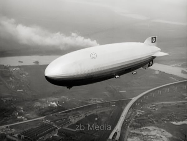 Luftschiff Hindenburg Flug über New York 1937