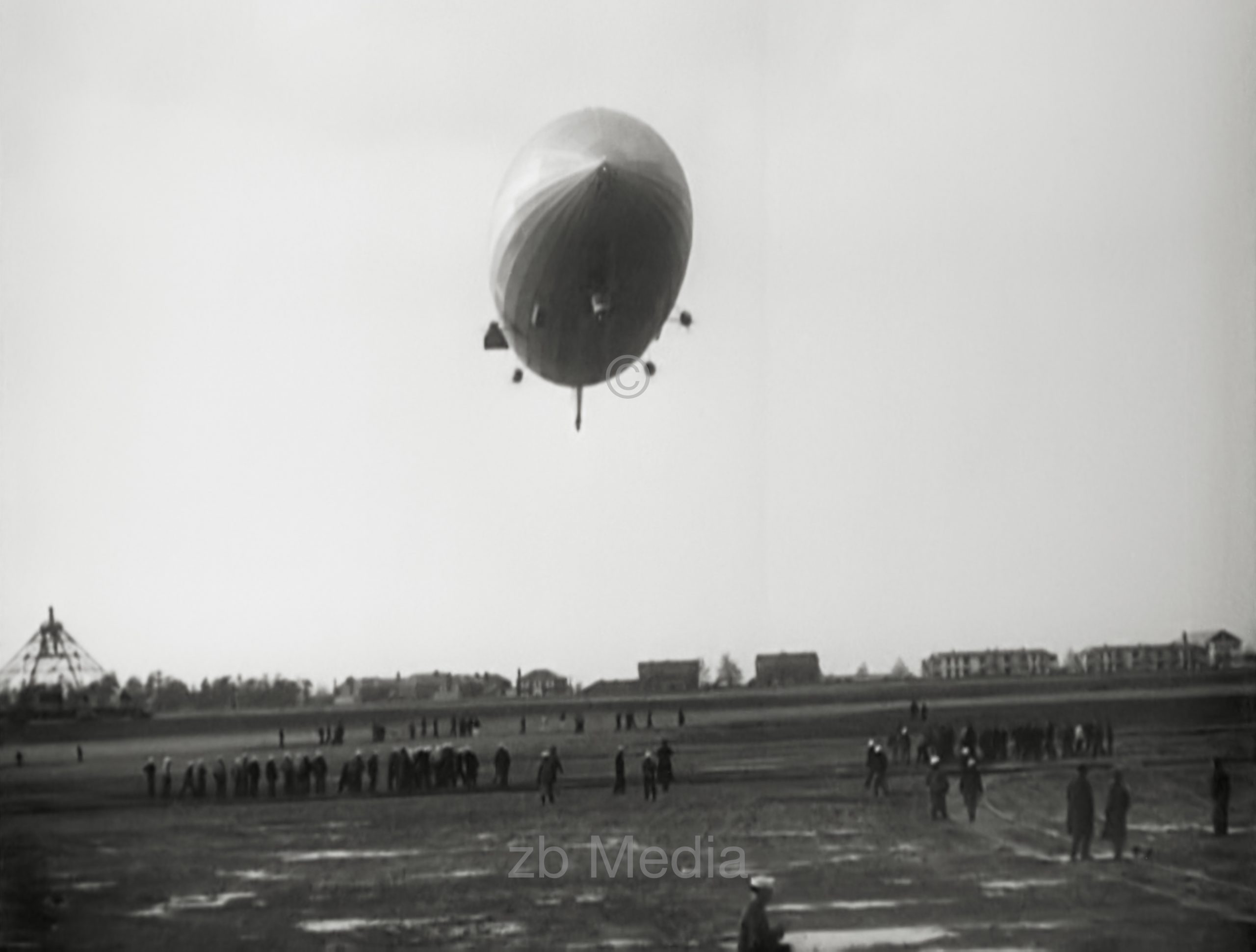 Luftschiff Hindenburg Anflug auf Lakehurst 1937