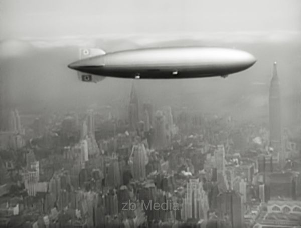 Luftschiff Hindenburg Flug über New York 1937