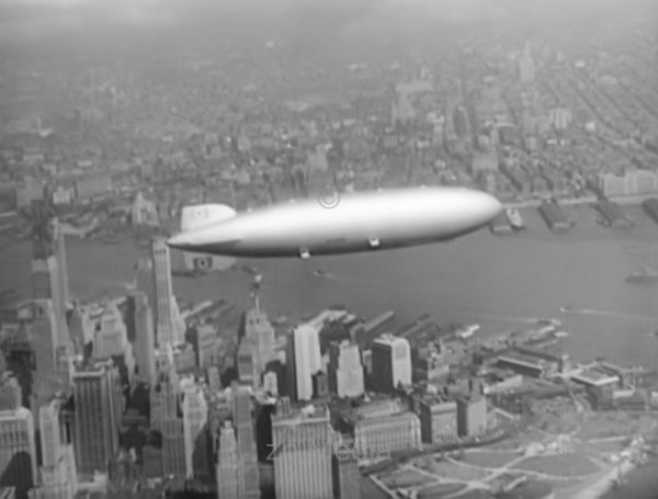 Luftschiff Hindenburg Flug über New York 1937
