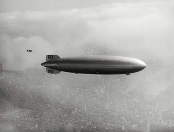 Luftschiff Hindenburg Flug über New York 1937