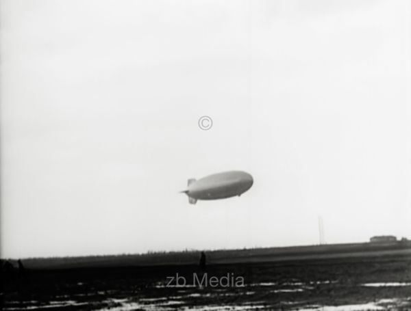 Luftschiff Hindenburg Anflug auf Lakehurst 1937