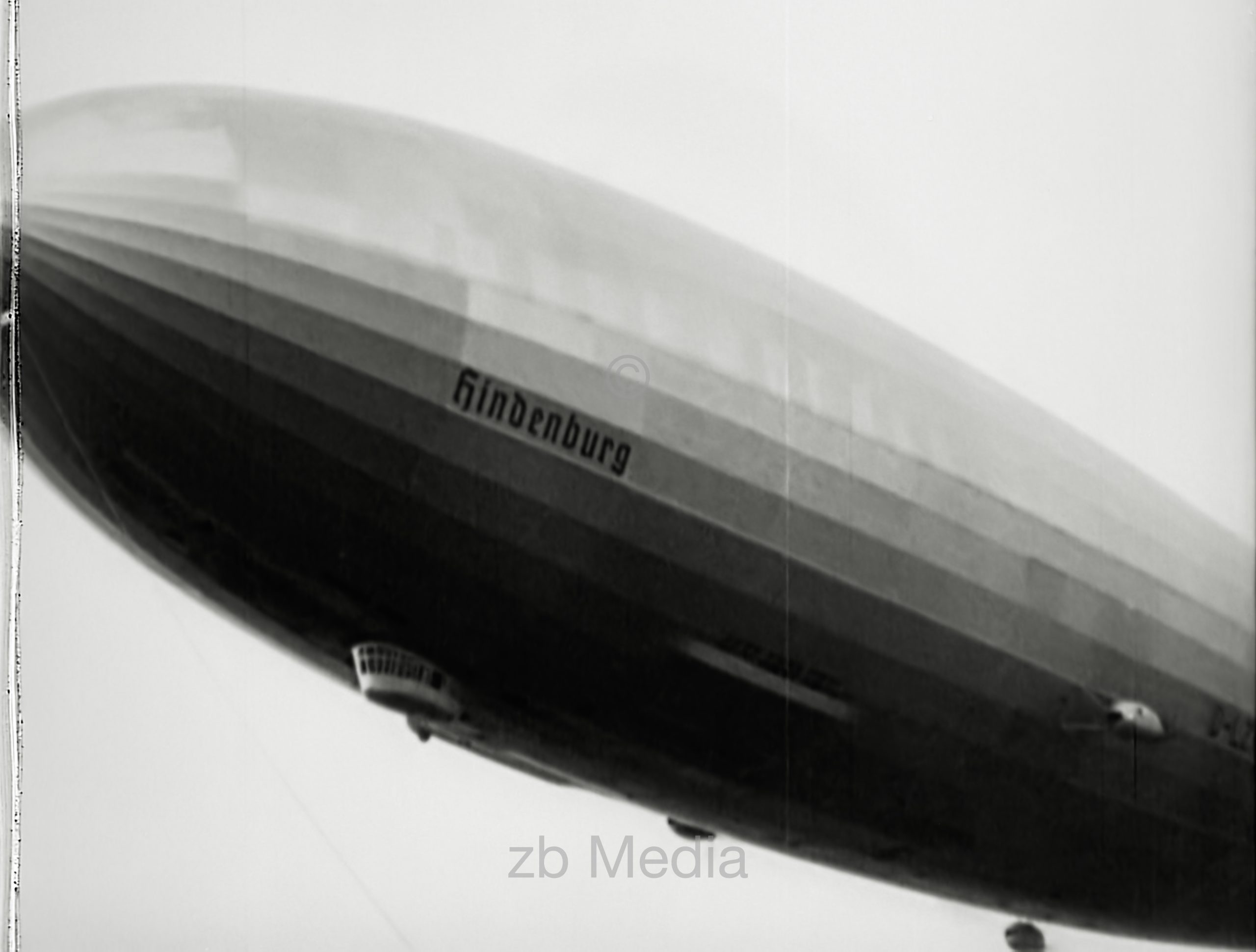 Luftschiff Hindenburg Anflug auf Lakehurst 1937