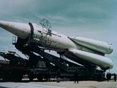 R7 Rakete, Transport zur Startrampe