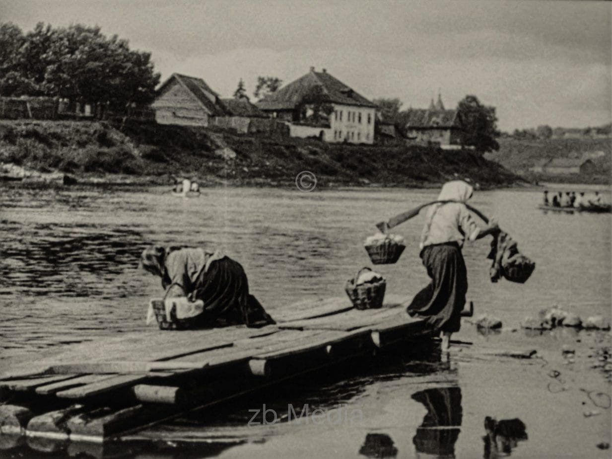 Frauen Am Fluss. Sowjetunion 1930