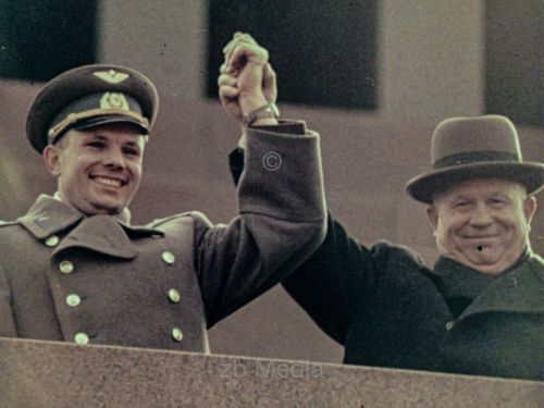 Juri Gagarin und Chrustschow am Roten Platz