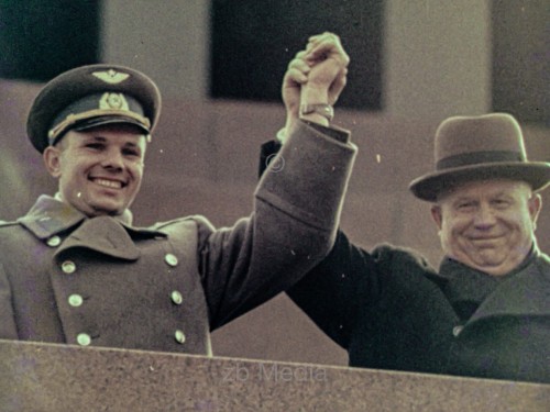 Juri Gagarin und Chrustschow am Roten Platz