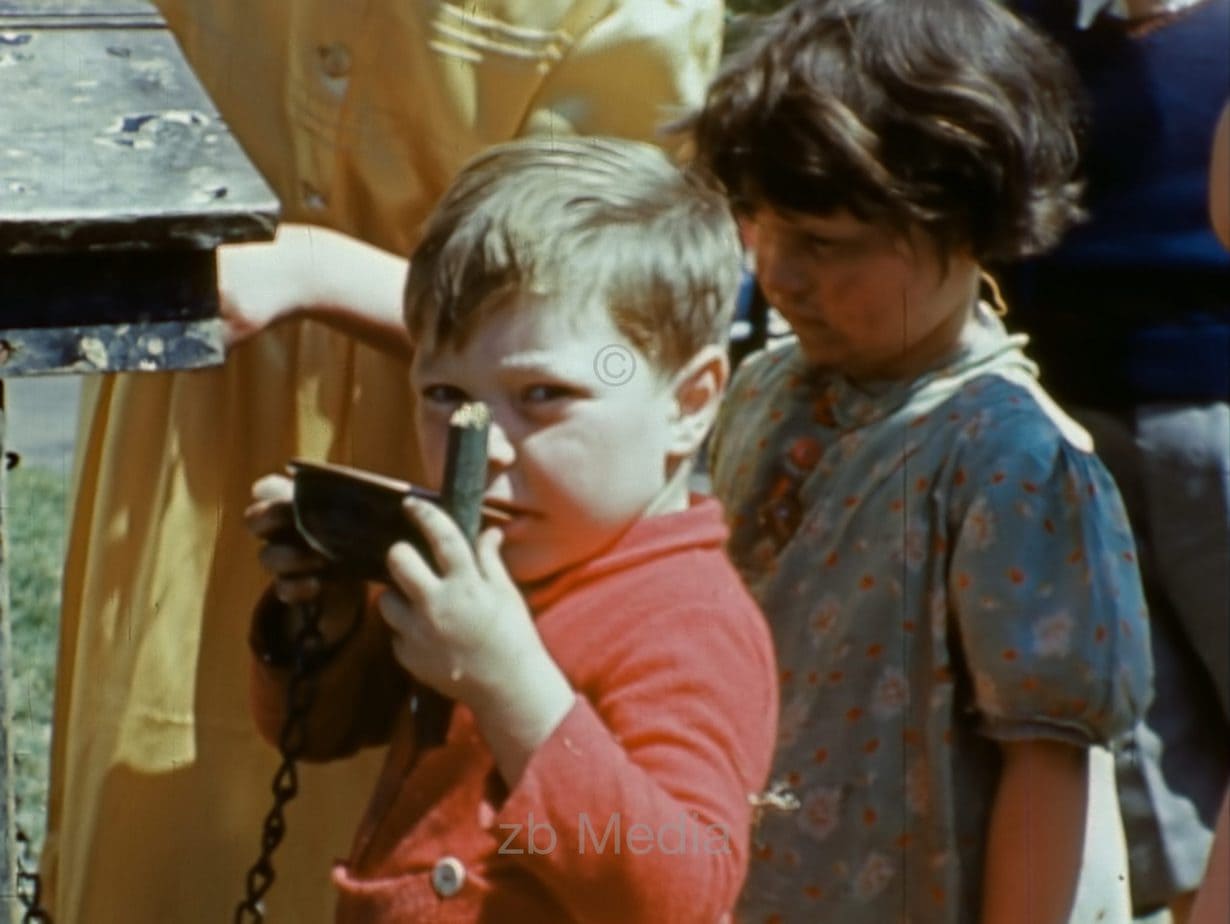 Spielende Kinder, London, Mai 1944