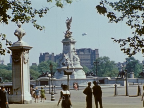 Victoria Memorial, London 1944