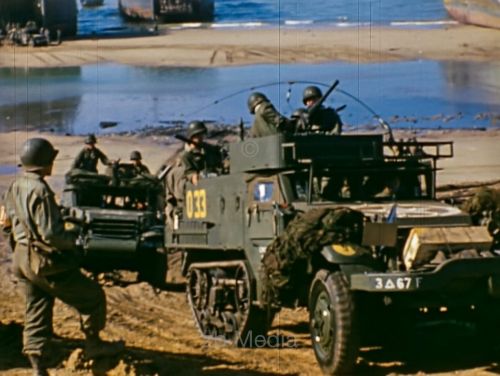 Halbkettenfahrzeug am Strand, D-Day 1944