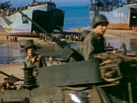 Halbkettenfahrzeug am Strand, D-Day 1944