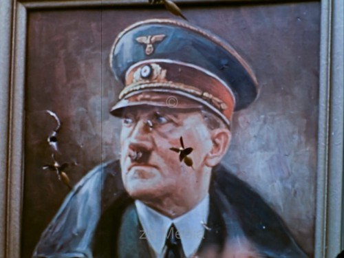 Hitlerbild als Dart Ziel 1944