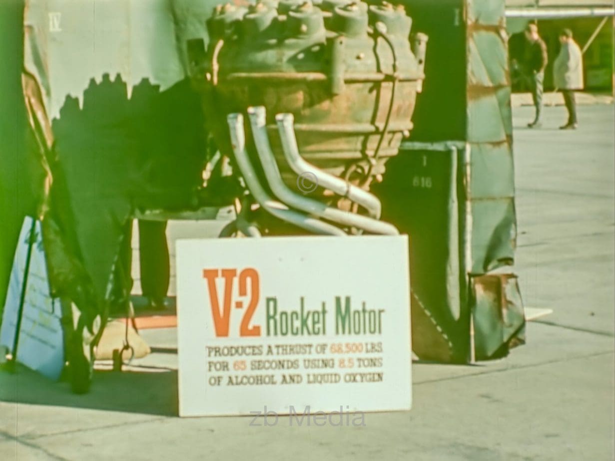 V2 Raketenmotor auf Ausstellung in USA 1945