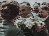 Tereschkowa und Koroljow nach der Landung