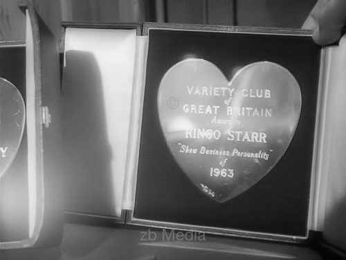 Auszeichnung Ringo Starr Variety Club 1964